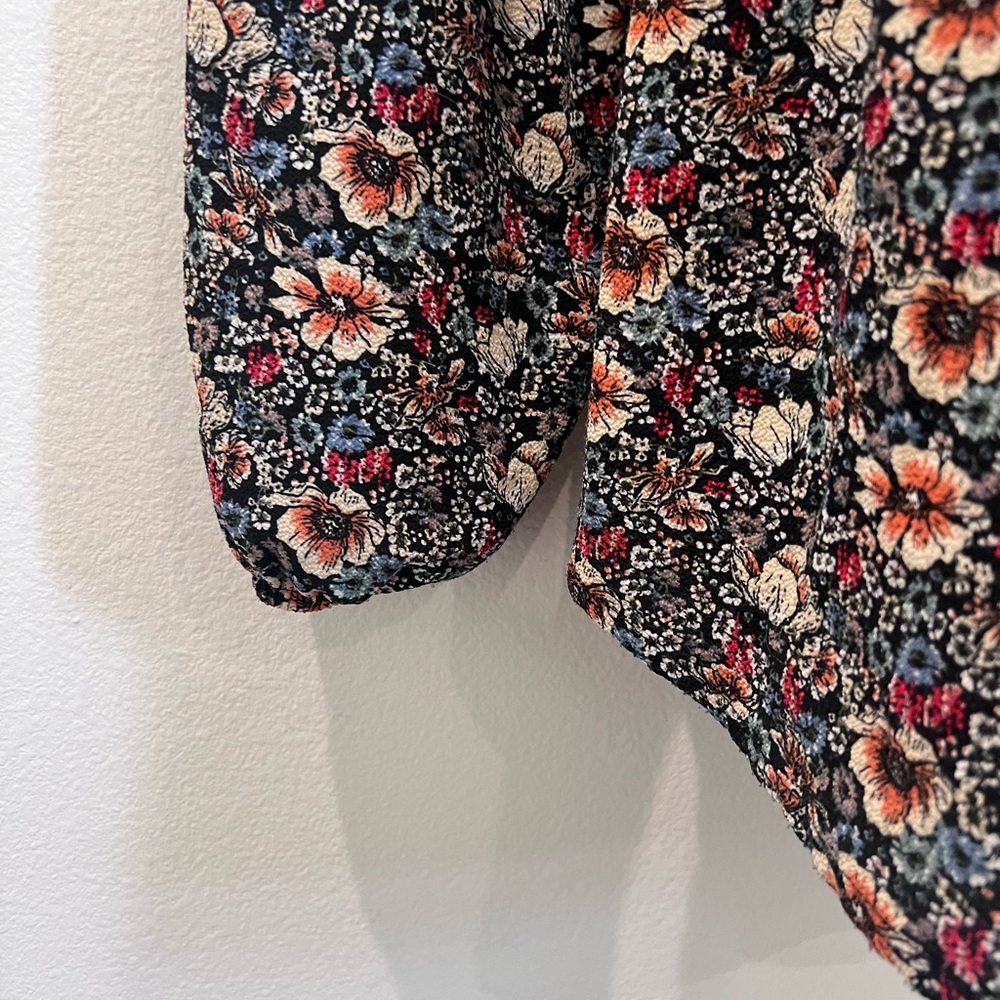 Knox Rose Multicolor Floral Top - Picture 4 of 9